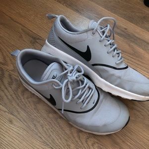 Nike gray running sneaker